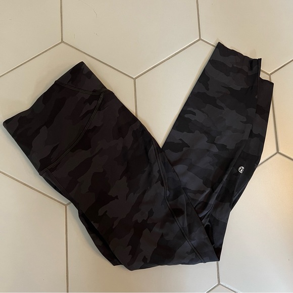 Lululemon Leggings 8 7/8 Camo Pocket - Picture 5 of 7